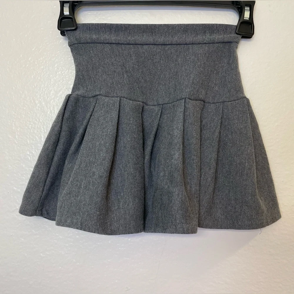Zara Girl’s Gray Pleated Skirt with Patch Accents Size‎ 6